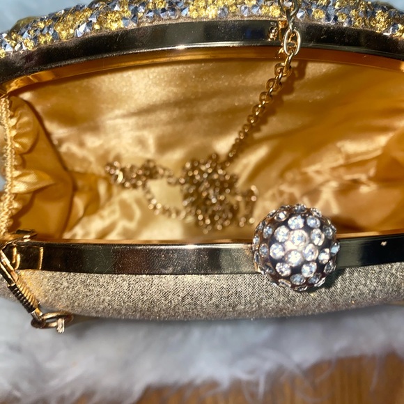 Elegant Gold and Silver Embellished Clutch - Picture 4 of 4